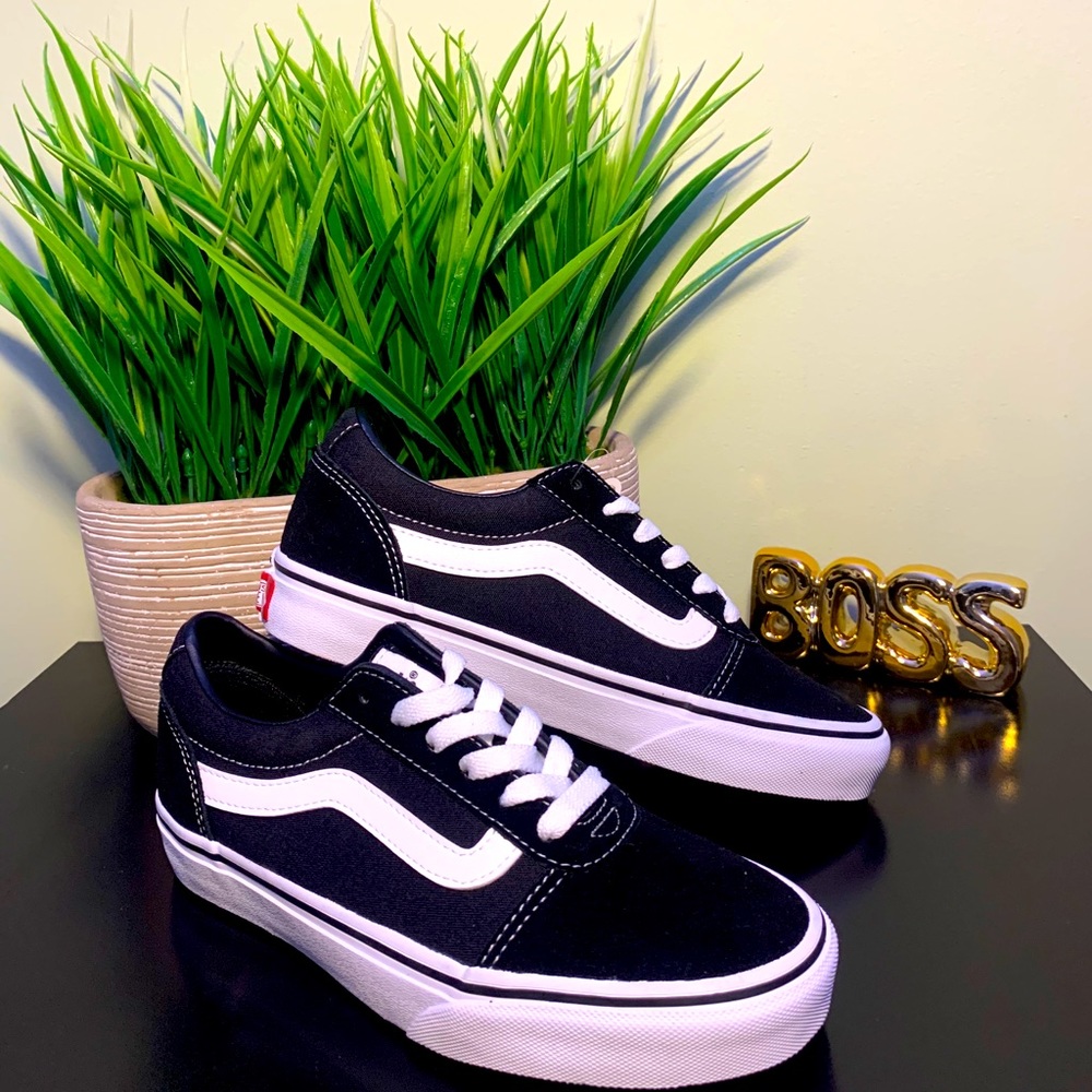 🏳️ Women’s Vans ward Lo 🏁